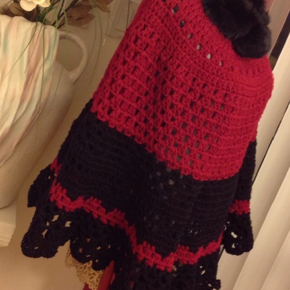 NEW "THE MICHELLE" HANDMADE FUR COLLAR PONCHO - Picture 7 of 8